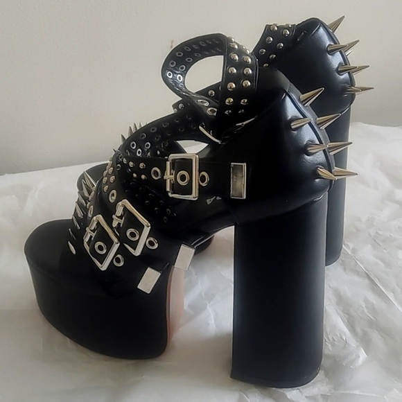 Revin Platform Sanadals - Picture 2 of 14